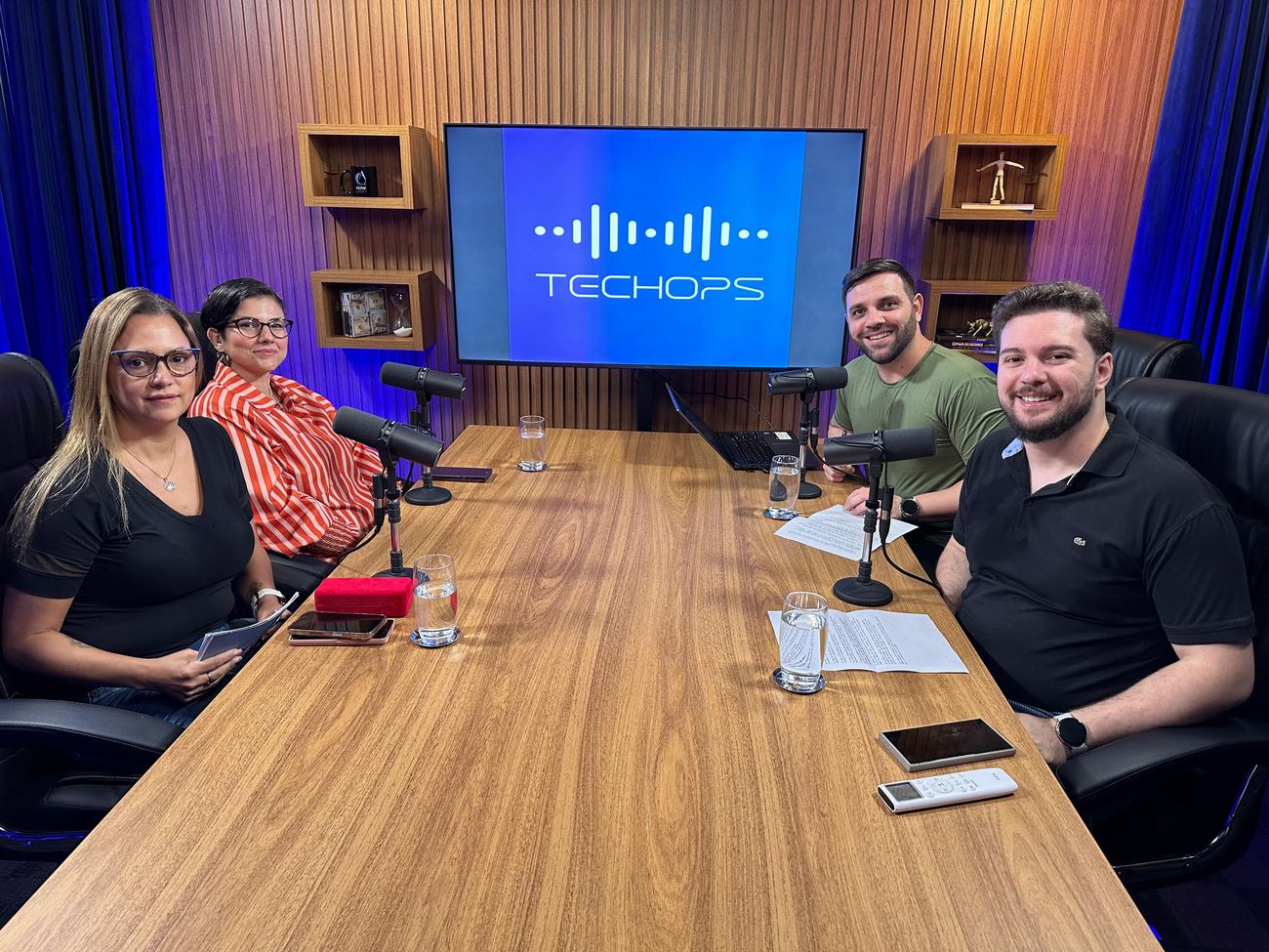 Mesa do podcast TechOps